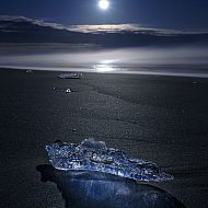 2022/03/japan-chrystal-moonlight-beach