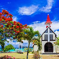 2022/04/mauritius-das-cap-malheureux-im-norden-von-mauritius-kann-mit-einem-postkartenmotiv-aufwarten-die-kleine-kirche-chapelle-notre-dame-auxiliatrice-leoks-shutterstock