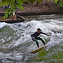 2022/05/surferin-auf-der-eisbachwelle