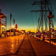 2022/06/australia-houses-marinas-ships-port-adelaide-night-520385-2560x1440