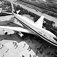 2022/08/102271-bigpicture-21128-boeing-747-jubilaeum-50-jahre-body-rollout-afp