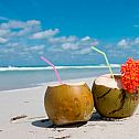 2022/11/coconut-drinks-on-beach