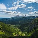 2023/04/tatra-carpathian-mountains-poland-central-eastern-europe-scenery