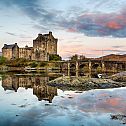 2023/08/sunrise-over-eilean-donan-castle-in-scotland-highlands